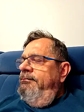 Snapshot of axecoman60 chatting on 25, 4, 2026 axecoman60 online show from 25, 4, 2026