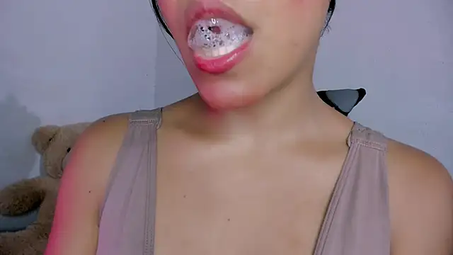 veky saliva01 online show from 21, 4, 2026