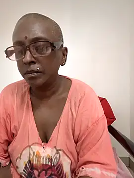 Snapshot of mamakarma1403 chatting on 14, 6, 2026 mamakarma1403 online show from 14, 6, 2026
