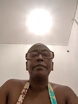 Snapshot of mamakarma1403 chatting on 16, 6, 2026 mamakarma1403 online show from 16, 6, 2026