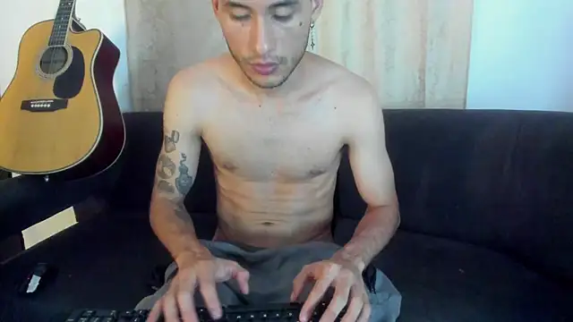 Snapshot of Henrikk_senn chatting on 27, 10, 2025 Henrikk senn online show from 27, 10, 2025