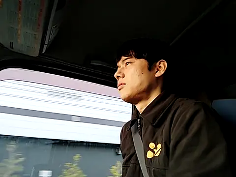 whitebriefboy online show from 23, 3, 2026