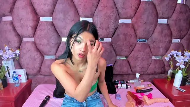 Snapshot of SaraLoveee_ chatting on 9, 3, 2025 SaraLoveee online show from 9, 3, 2025