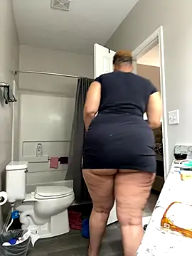 Snapshot of SexyHoneyRedd chatting on 2, 12, 2024 SexyHoneyRedd online show from 2, 12, 2024