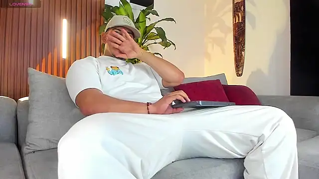 Snapshot of lucasanto_ chatting on 20, 2, 2026 lucasanto online show from 20, 2, 2026