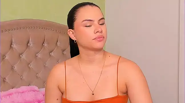 Snapshot of Luciluu20 chatting on 21, 2, 2025 Luciluu20 online show from 21, 2, 2025