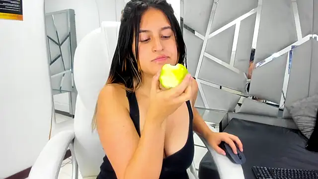 GiaRoussel online show from 4, 3, 2025