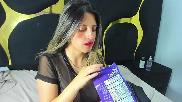 GiaRoussel online show from 13, 11, 2025