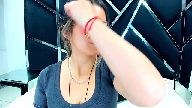 GiaRoussel online show from 14, 12, 2025