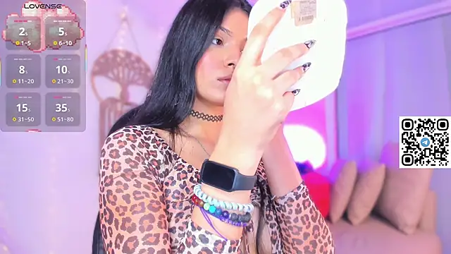 Snapshot of aisha_sakina chatting on 12, 10, 2025 aisha sakina online show from 12, 10, 2025