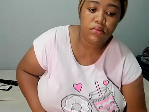 Snapshot of kittydollyx02 chatting on 15, 1, 2025 kittydollyx02 online show from 15, 1, 2025