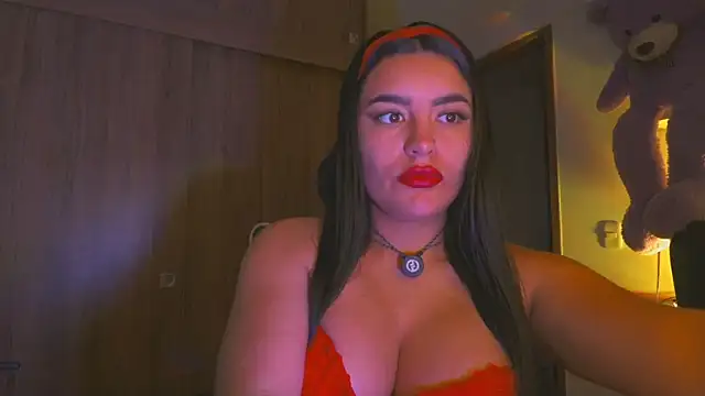 Layla Nicols online show from 12, 7, 2026
