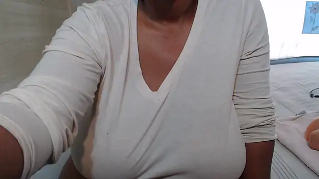 Snapshot of FlavoredNia chatting on 4, 3, 2025 FlavoredNia online show from 4, 3, 2025