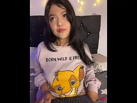 Snapshot of alisson_carolina73 chatting on 17, 11, 2025 alisson carolina73 online show from 17, 11, 2025