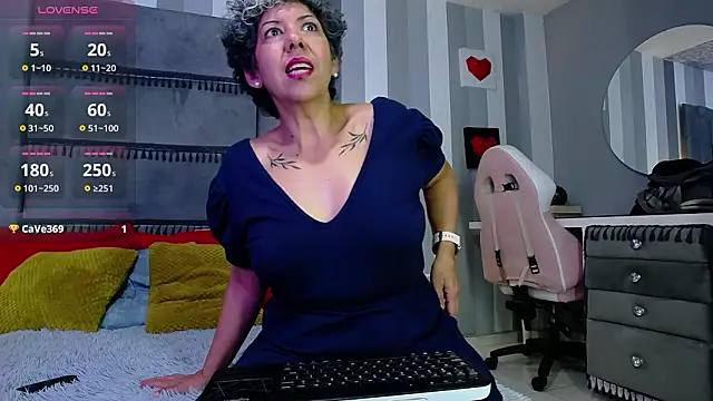 Julianewell online show from 10, 3, 2026