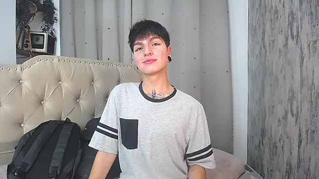 Snapshot of CataFox_ chatting on 5, 1, 2025 CataFox online show from 5, 1, 2025