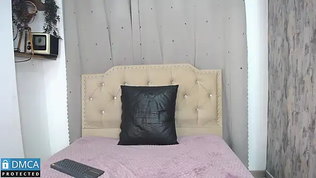 Snapshot of CataFox_ chatting on 4, 3, 2025 CataFox online show from 4, 3, 2025