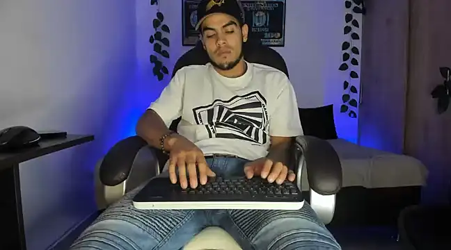 Snapshot of mikee_scooth chatting on 13, 3, 2025 mikee scooth online show from 13, 3, 2025