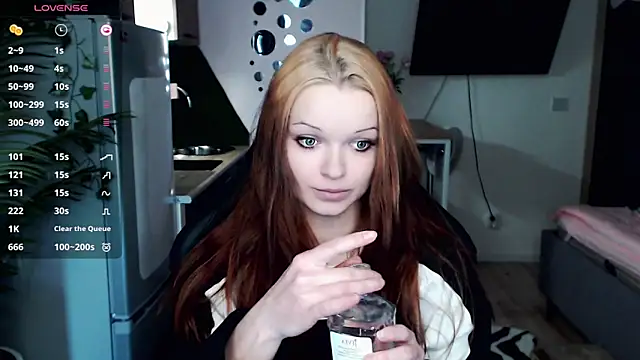 Snapshot of illililliilli chatting on 8, 3, 2025 illililliilli online show from 8, 3, 2025