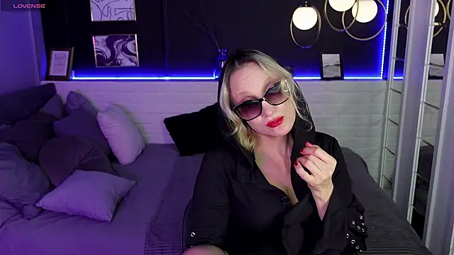 Queen Anna  online show from 11, 1, 2025