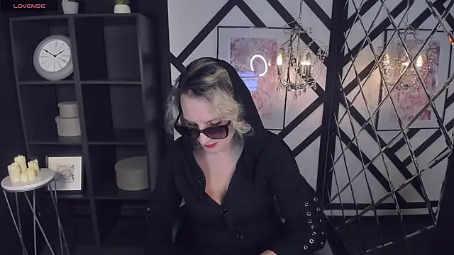 Queen Anna  online show from 13, 1, 2025