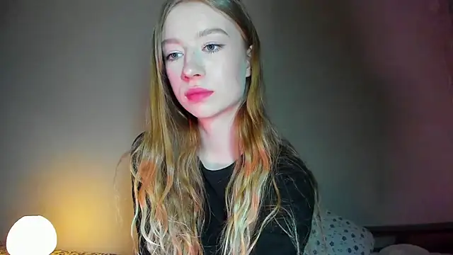 minidivaa  online show from 13, 4, 2026