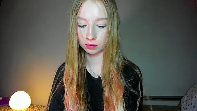 minidivaa  online show from 14, 4, 2026