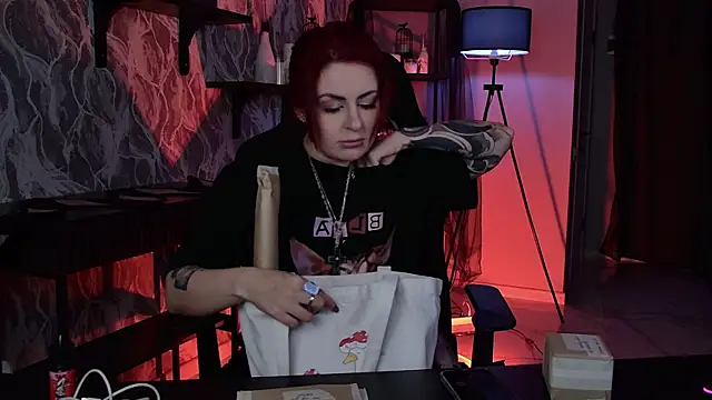 Lana  May online show from 17, 12, 2025