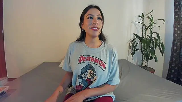 EmiGomez  online show from 7, 3, 2025