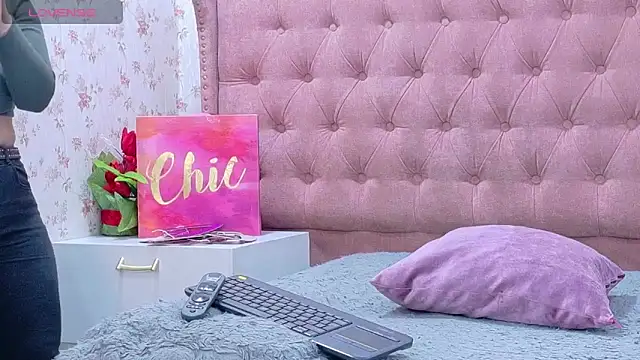 AvrillThomas online show from 27, 2, 2025