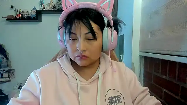 Shaddycute  online show from 15, 4, 2026