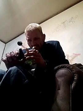 Snapshot of gettinit2wice chatting on 4, 12, 2024 gettinit2wice online show from 4, 12, 2024