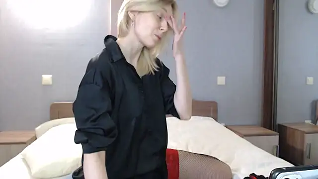 Snapshot of AvelinaLeoni chatting on 5, 3, 2025 AvelinaLeoni online show from 5, 3, 2025