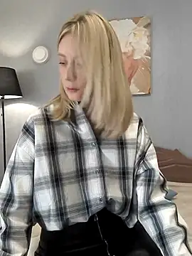 AvelinaLeoni online show from 6, 4, 2026