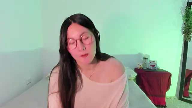 Elle Lee  online show from 9, 3, 2025