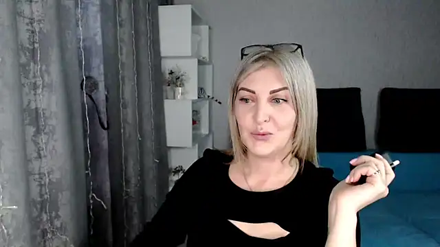 Amelia Harper online show from 11, 3, 2025