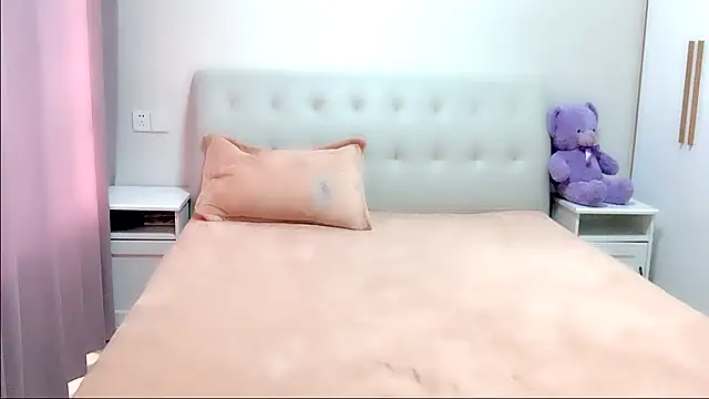 aisha123123 online show from 5, 12, 2025