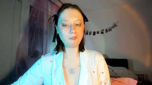 Jenny darling love online show from 13, 4, 2026