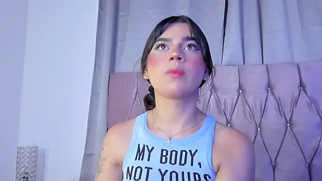 Snapshot of Ashley_piinkk_ chatting on 25, 2, 2025 Ashley piinkk  online show from 25, 2, 2025