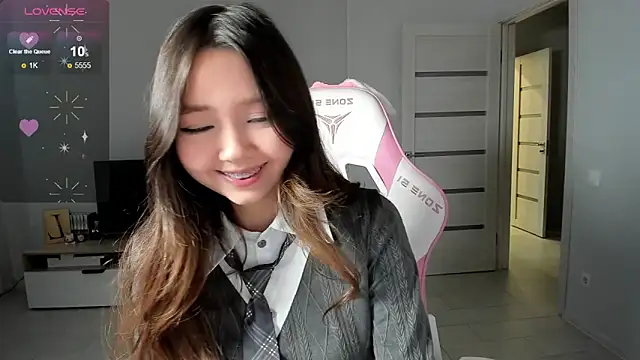 Fluffy Rose online show from 13, 2, 2026