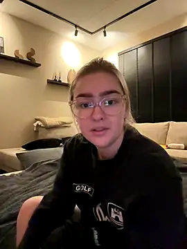 xX HotCouple Xx online show from 2, 12, 2024