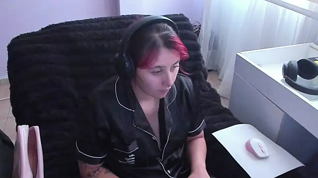 bonnie moon  online show from 11, 10, 2025