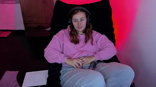 bonnie moon  online show from 24, 2, 2026