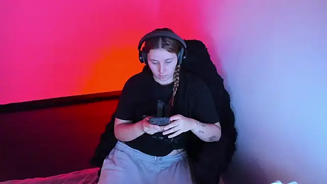 bonnie moon  online show from 14, 4, 2026