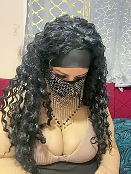 Snapshot of mari_layali chatting on 4, 11, 2025 mari layali online show from 4, 11, 2025