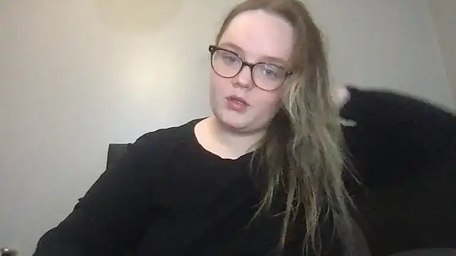 Snapshot of honeyyy24 chatting on 22, 10, 2025 honeyyy24 online show from 22, 10, 2025