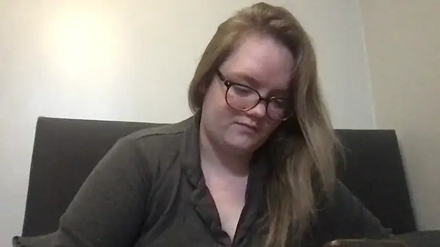 Snapshot of honeyyy24 chatting on 24, 11, 2025 honeyyy24 online show from 24, 11, 2025