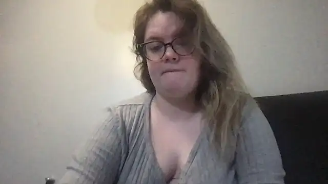 Snapshot of honeyyy24 chatting on 27, 11, 2025 honeyyy24 online show from 27, 11, 2025