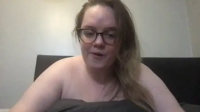 Snapshot of honeyyy24 chatting on 1, 12, 2025 honeyyy24 online show from 1, 12, 2025