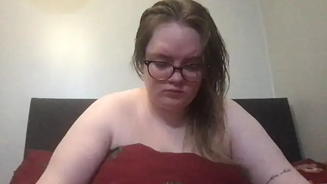 Snapshot of honeyyy24 chatting on 2, 12, 2025 honeyyy24 online show from 2, 12, 2025